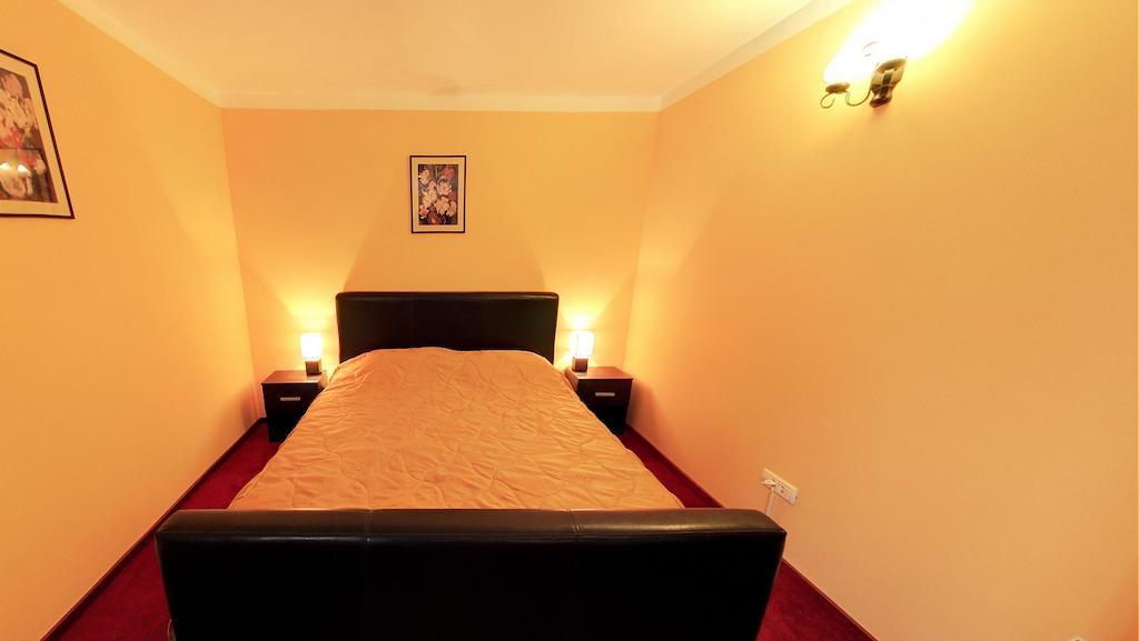 La Storia Guest House Pitesti Exterior photo
