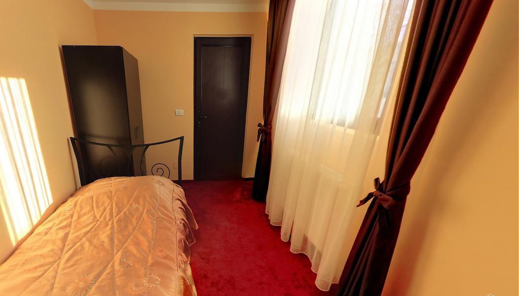 La Storia Guest House Pitesti Room photo