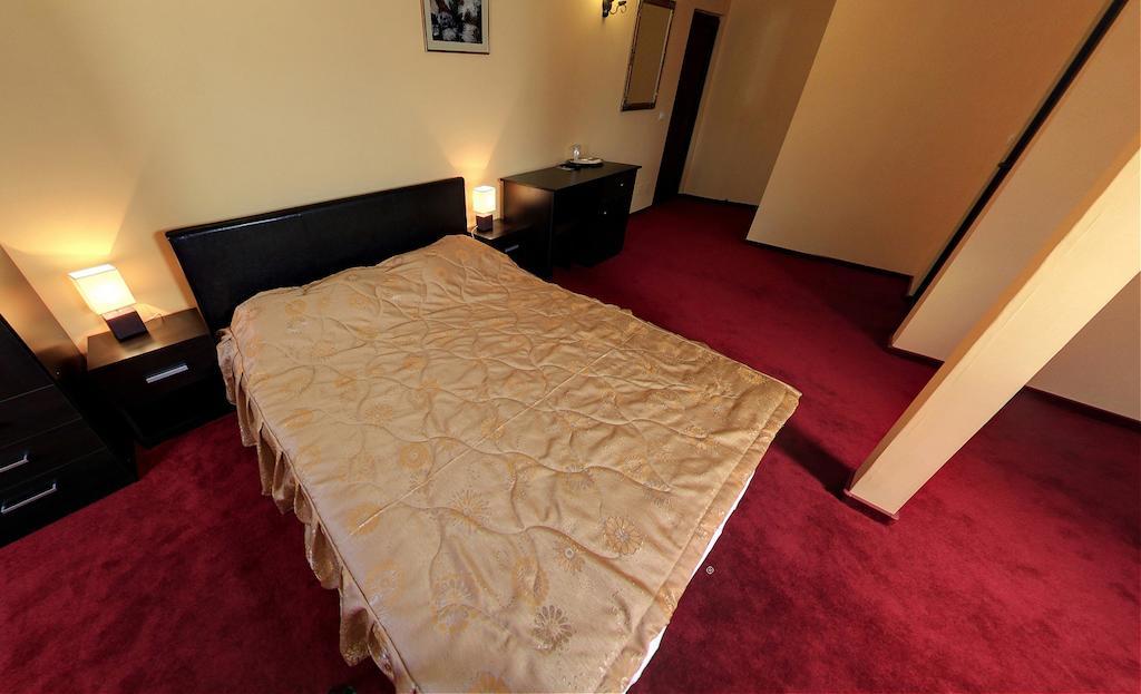 La Storia Guest House Pitesti Room photo