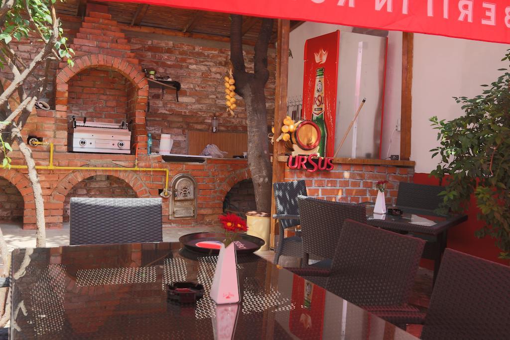 La Storia Guest House Pitesti Exterior photo