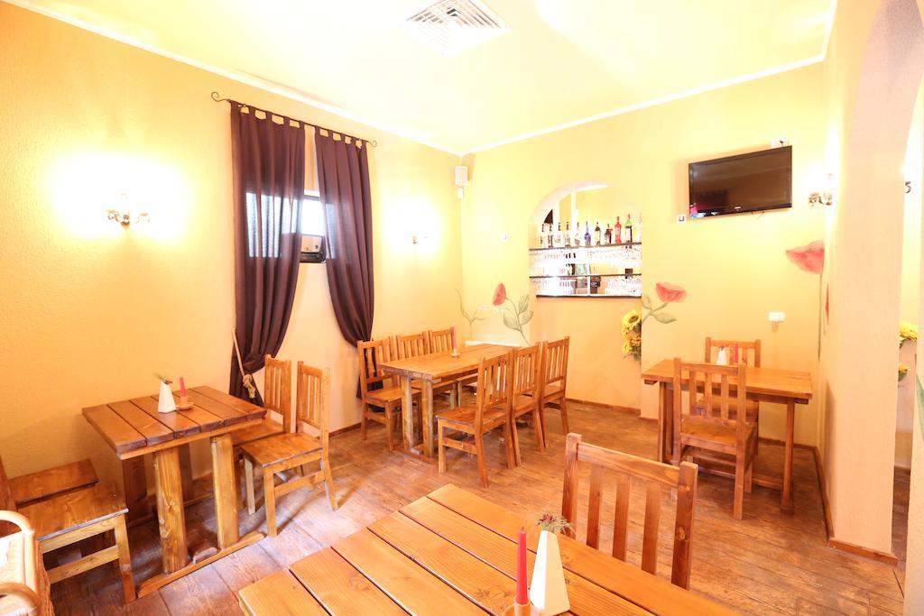 La Storia Guest House Pitesti Exterior photo